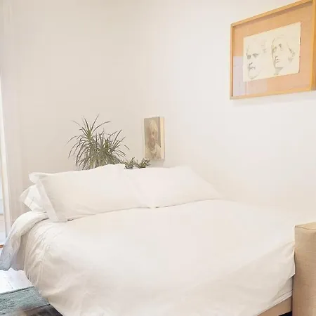 Host Wise - Classic Apartment
